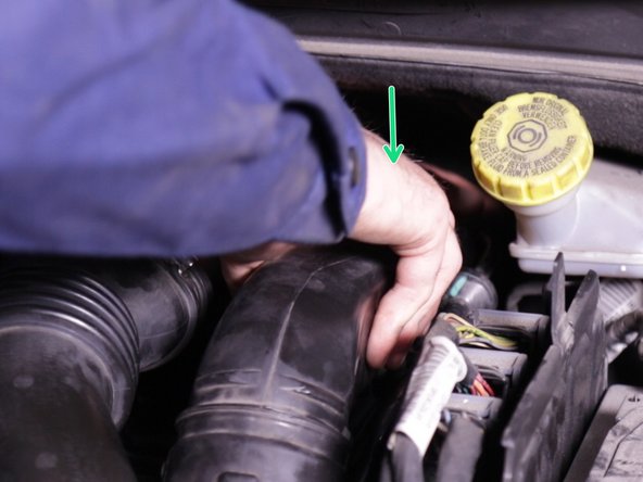 Re manchonner la partie haute de la durite d'air