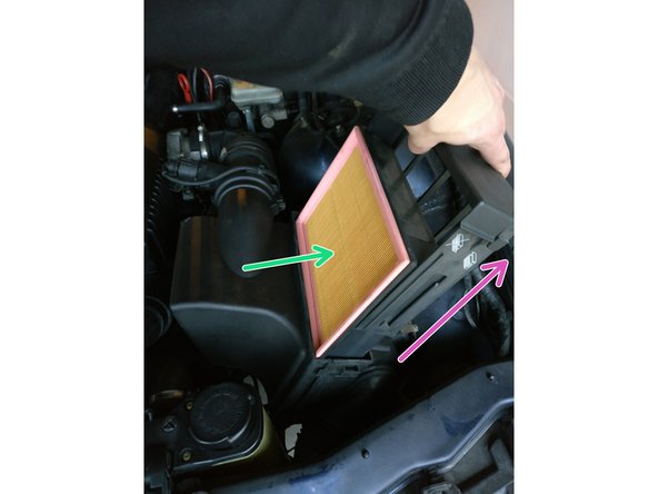 Sortir complètement le tiroir de son emplacement