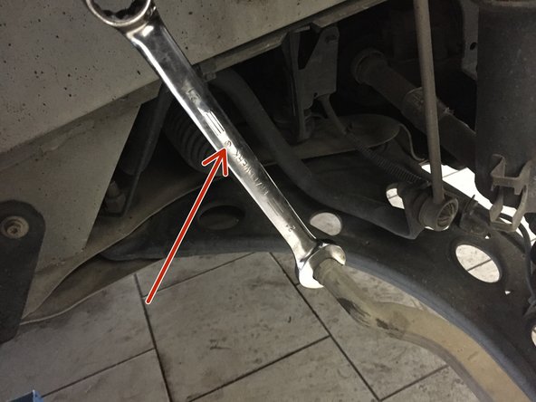 Dévisser l’écrou de 21 à l'aide de la clé plate