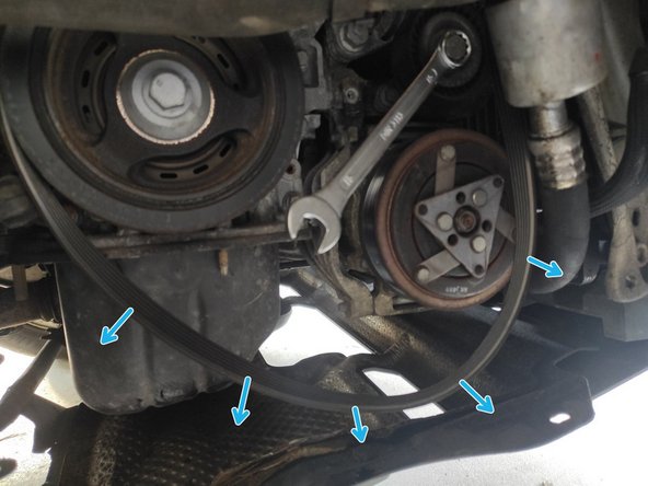 Détendre le tendeur du bas avec une clé a œil de 15