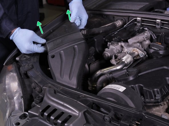 Extraire le conduis d’aspiration d'air en le tirant délicatement vers le haut