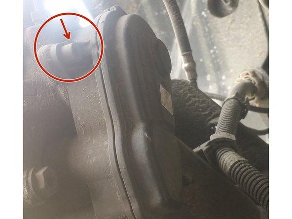 desserrer les 2 vis de fixation du moteur de frein de parking et le déposer