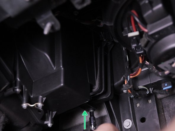 Replacer les 3 vis du couvercle