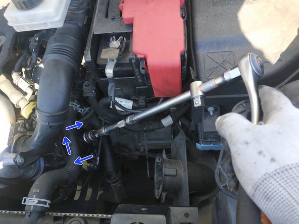 On ne doit rencontrer absolument aucune résistance. Si la cloche force, n'insistez pas : dévissez tout, présentez la cloche correctement et recommencez à visser.