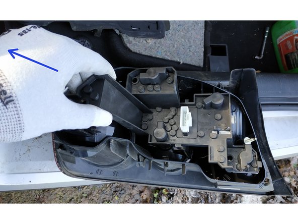 tirer vers le haut pour retirer la platine