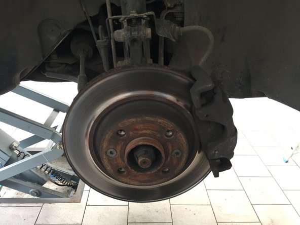 Braquer le disque pour accéder plus facilement au piston