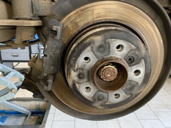 Faite attention aux flexible de frein. Celui ci ne doit jamais être en contrainte