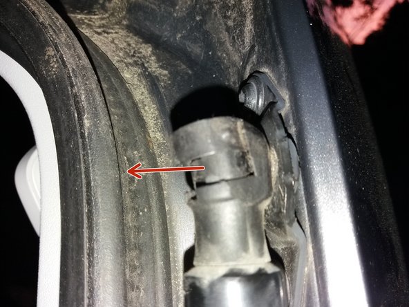 Déboîter le vérin.