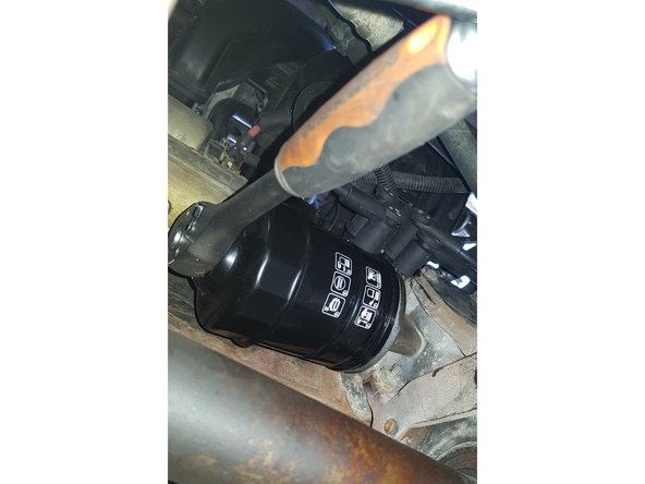 Nettoyer, huiler le joint, visser à la main, serrer avec l'outil de 3/4 de tour, démarrer, vérifier qu'il n'y a pas de fuite.