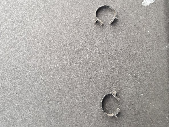 Tirer sur le vérin pour extraire les rotules