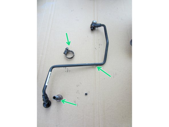 
Remove the 6-sided oil inlet screw on the turbo
