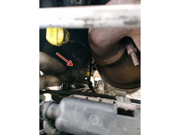 débrancher la fiche électrique du régulateur d'alternateur