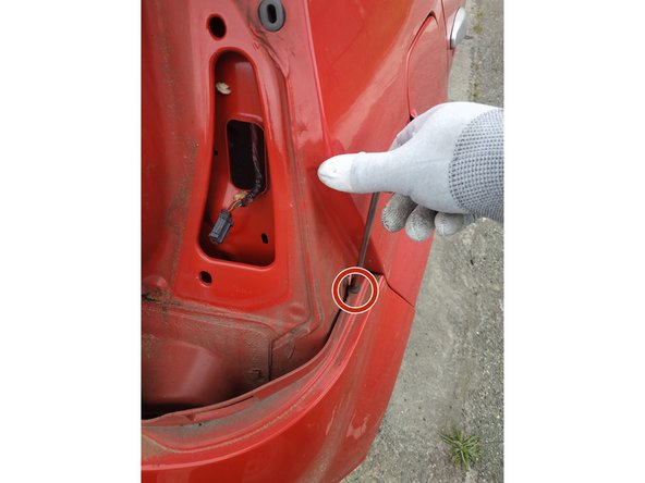 sortir la vis côté droit, clé torx T20