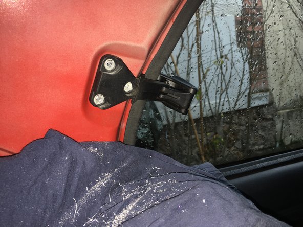 
Be careful to be straight, perpendicular to the rivet
