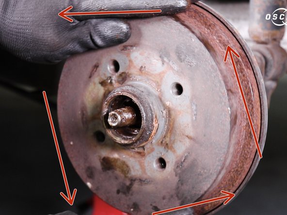 Tournez le tambour en tirant dessus pour le sortir