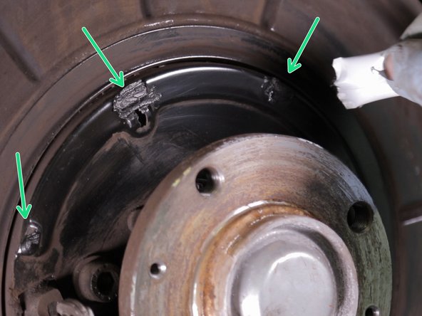 Graisser les surface du contact des mâchoires tout autour de la flasque