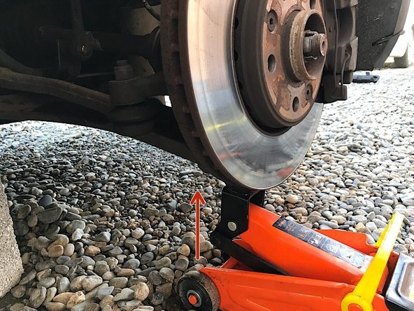 Une fois les écrous du haut et du bas enlevés, on peut enlever la biellette.