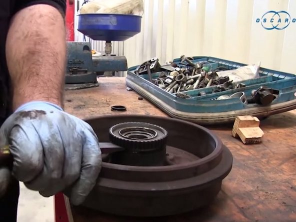 Récupérer la bague ABS et replacer la sur le nouveau tambour