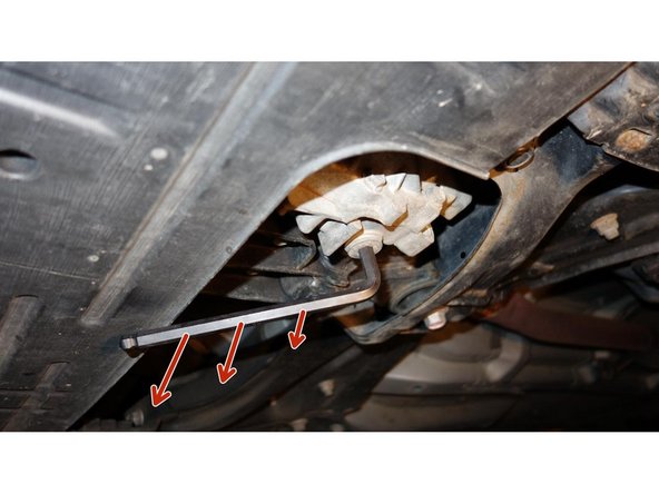 Utiliser une clé Allen, ou, douille 6 pans mâles de 10 mm pour débloquer le bouchon de vidange (en tournant dans le sens inverse des aiguilles d'une montre)...