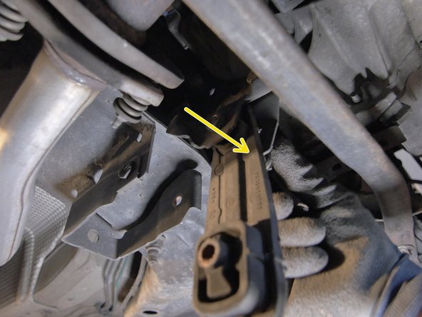 Retirer la seconde vis du support