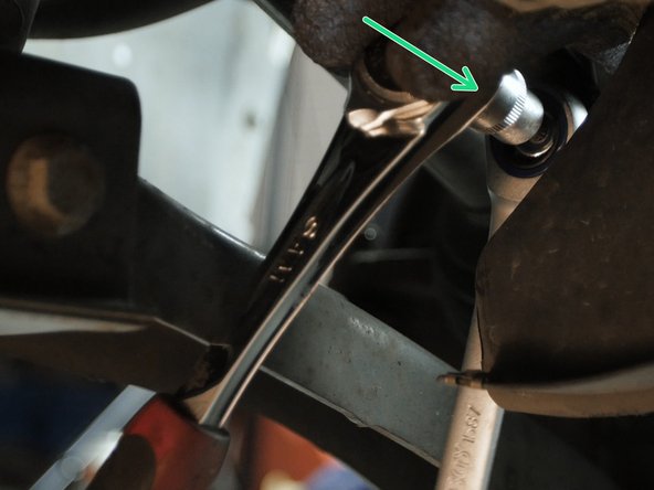 Resserrer l'écrou de la tige avec une clé mixte de 17 et l'embout Torx 30