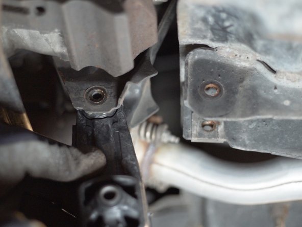 Placer la première partie du support moteur puis la vis