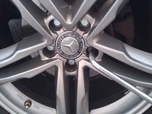 Répéter cette étape de l’autre côté du véhicule.