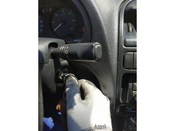 démarrer la voiture et vérifier l'absence de fuites