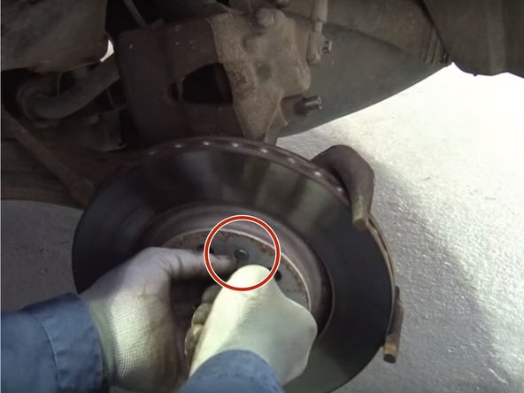 Débloquer le disque de frein à l'aide de la clé Torx