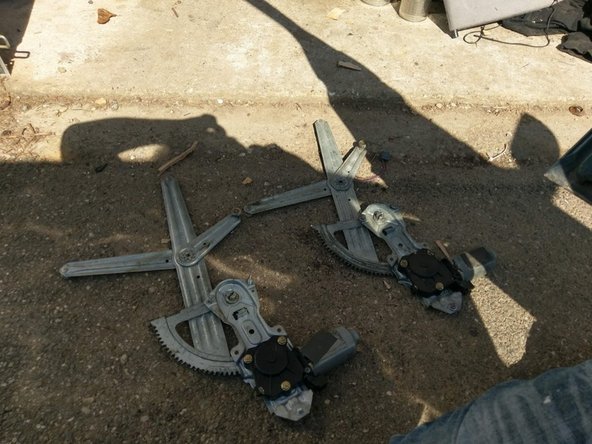 Vérifier que l'ancien est le nouveau mécanismes soient identiques, et placés dans la même position (environ)