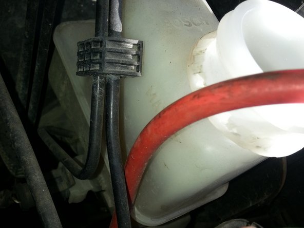 Profiter de l'occasion (si le cylindre n'a pas été remplacé), mais opération obligatoire en cas de remplacement, pour vérifier le niveau de liquide de frein