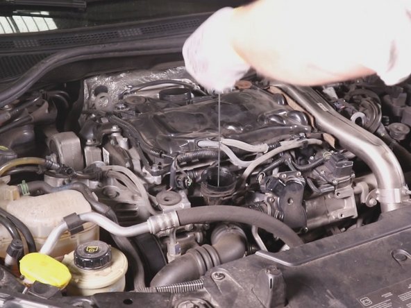 Retirer le bouchon du conduit d'huile