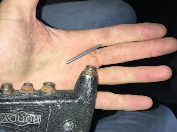 
Retrieve the rivet rod in the pliers
