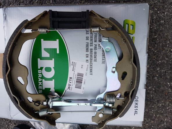 Changement freins à tambours arrière sur Peugeot 107