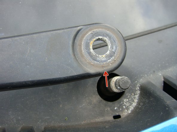 
Lift the wiper arms up and shake them firmly to detach them from the axle
