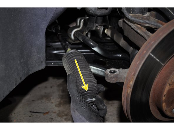 Déposer le soufflet de direction en tirant dessus, il est maintenu de chaque cotés par des colliers en plastique ou métallique