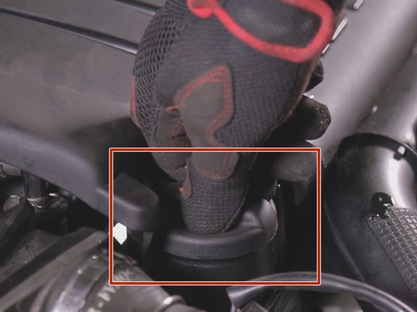 Le bon niveau d'huile doit se trouver juste en dessous du maximum, si cela n'est pas le cas rajouter de l'huile afin d'atteindre le bon niveau.