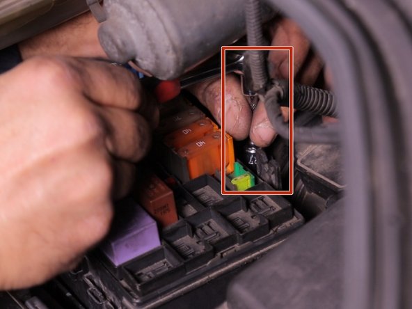 Revisser la vis du collier de la durite d'air