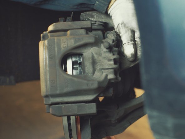 Replacer les caches poussière des colonnettes