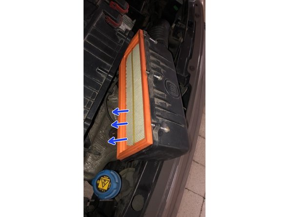 Sortir le filtre de la boite à air