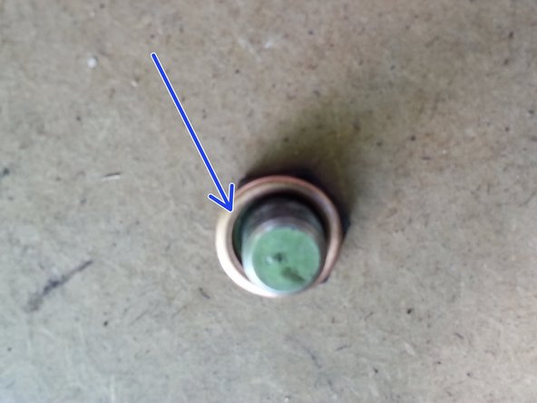 Mettre un nouveau joint sur le bouchon du carter