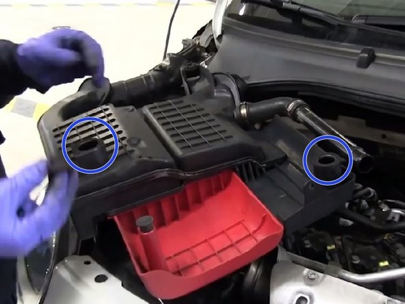 Installer les 2 caoutchoucs sur les blocs du filtre. Faites bien attention au sens,les insérer par la partie la plus petite.