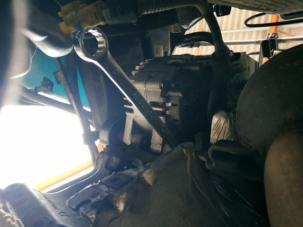 visser les 2 vis intérieures, clé de 16mm