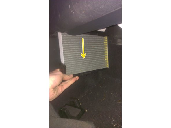 Elle glissent simplement en insistant un peu.