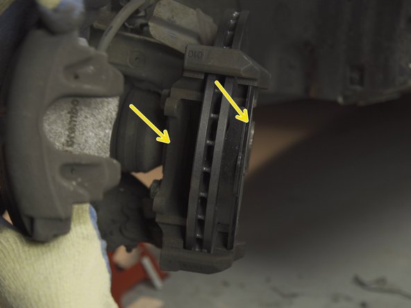 Emboiter l'étrier sur la chape