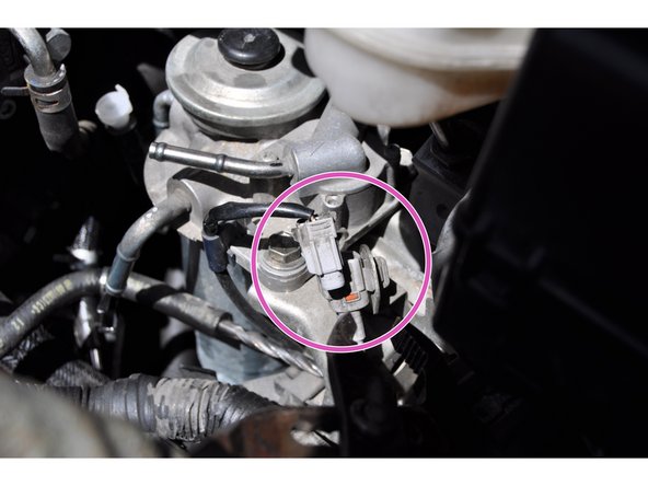 Déclipser  le connecteur du détecteur de présence d'eau