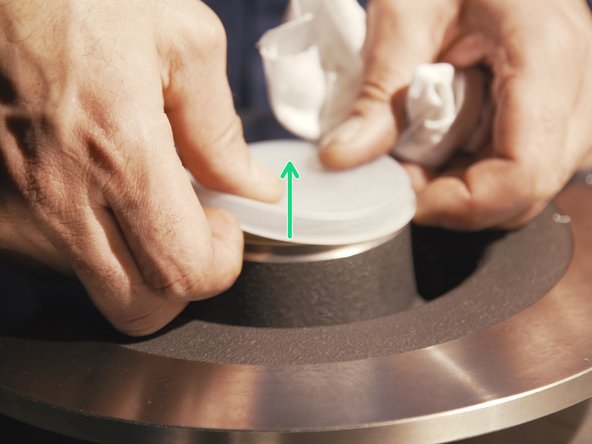 Retirer le cache du roulement