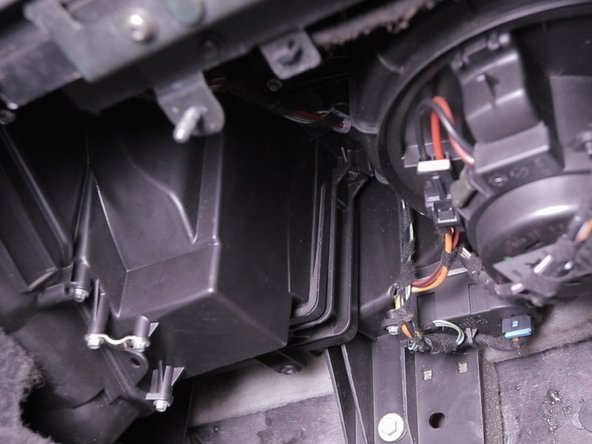 Retirer les 2 vis restantes