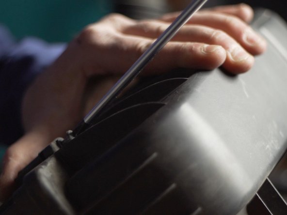 Resserrer les 5 vis du couvercle