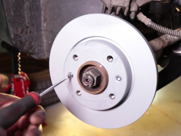 Serrer les deux vis du disque avec un Torx T30